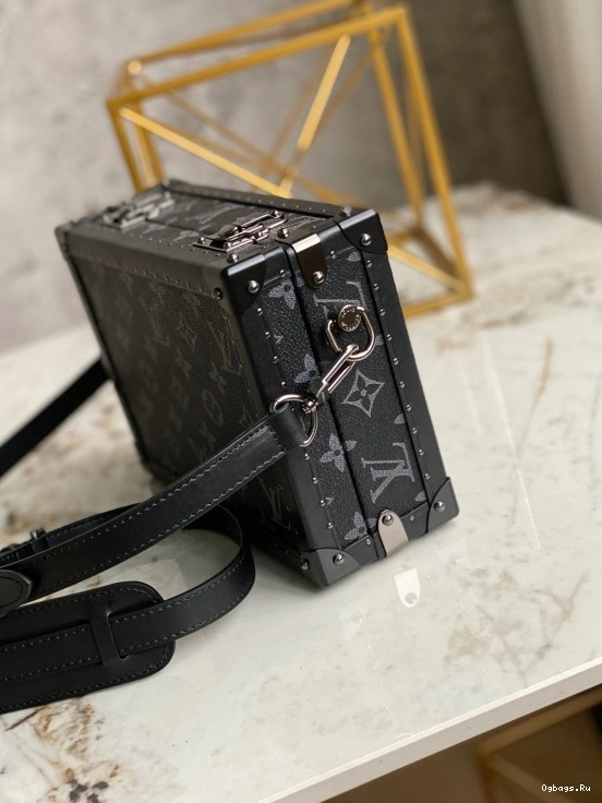 VUITTON CHANELUTCH LOUIS BOX 0121